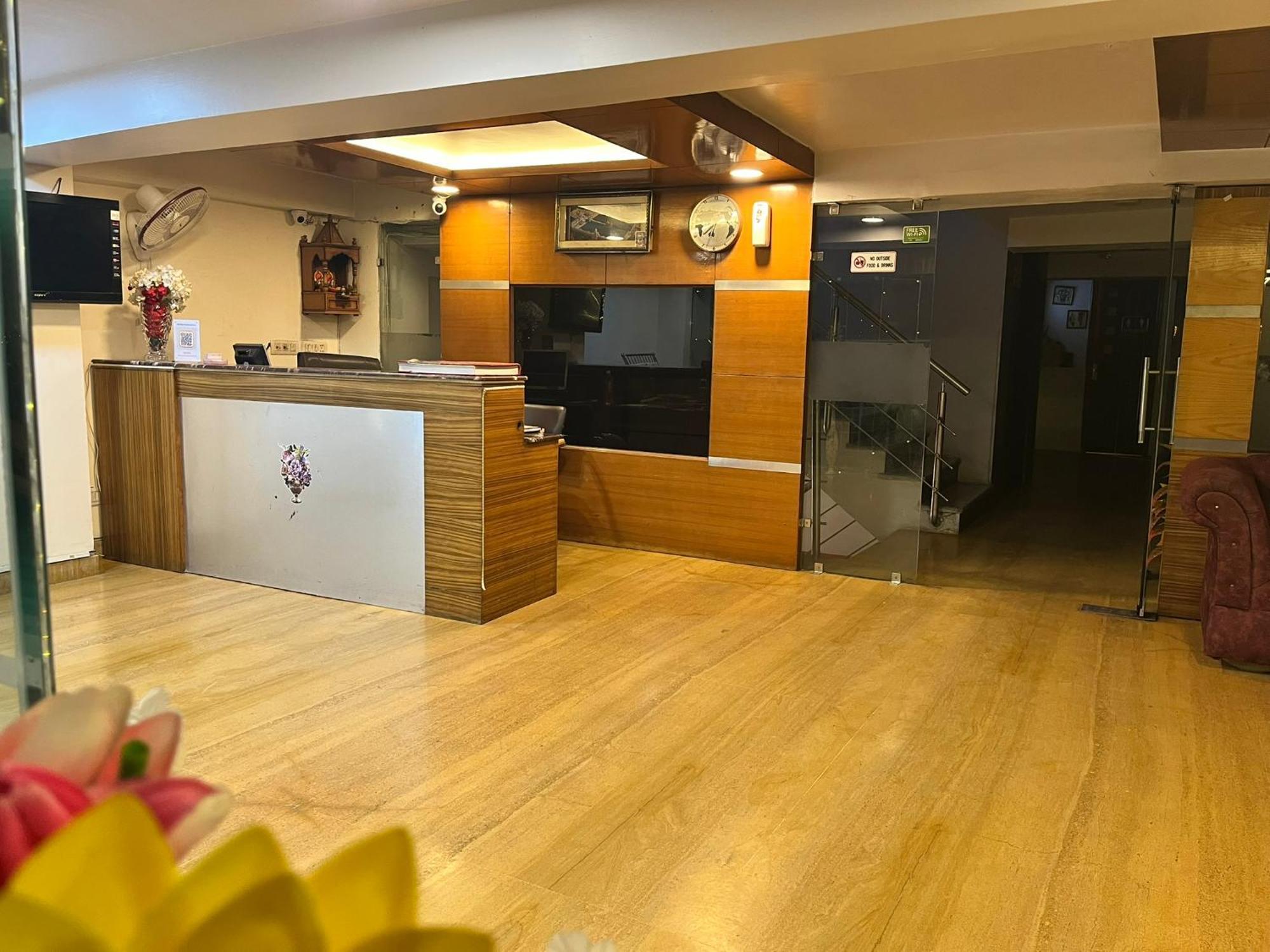 Trio Intercontinental - Patel Nagar Hotel